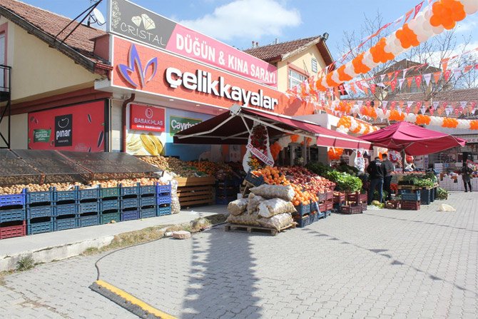 celikkayalar-avmnin-3-yeni-magazasi-dualarla-acildi-4.jpg