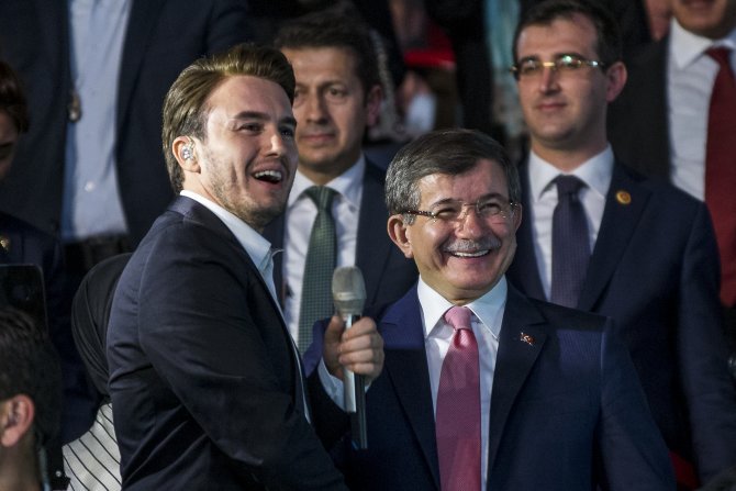 davutoglu,-ceceli-dueti-buyuk-alkis-aldi.jpg