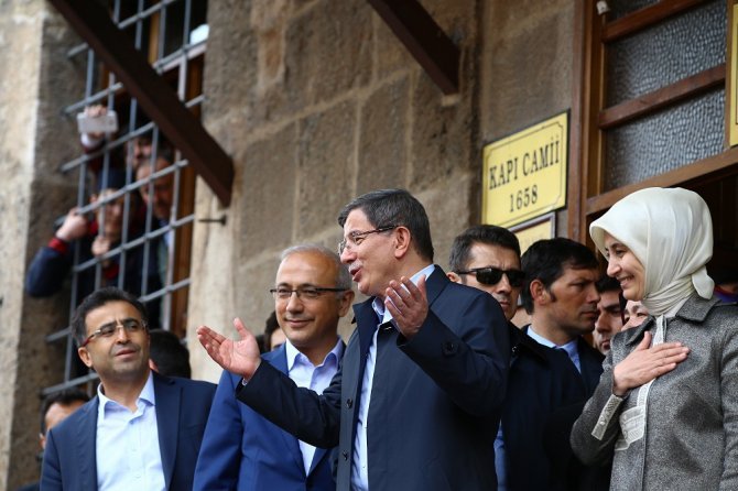 davutoglu,-cuma-namazini-kapu-camisinde-kildi--(3).jpg