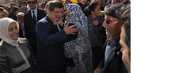 davutoglu-hemsehrilerini-selamladi-2.jpg