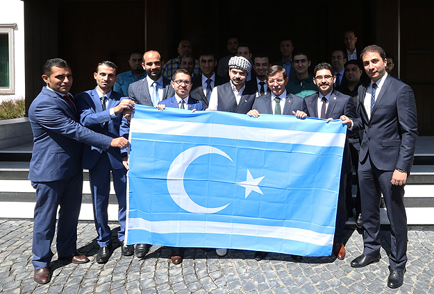 davutoglu-irakli-turkmen-gencleri-kabul-etti.jpg