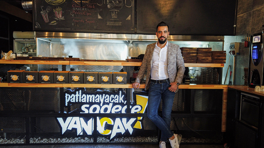 dinameat-burger-huseyin-gok-2.png