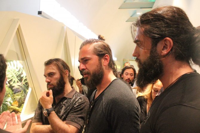 dirilis-ertugrul-oyunculari-kelebekler-vadisinde-2.jpg
