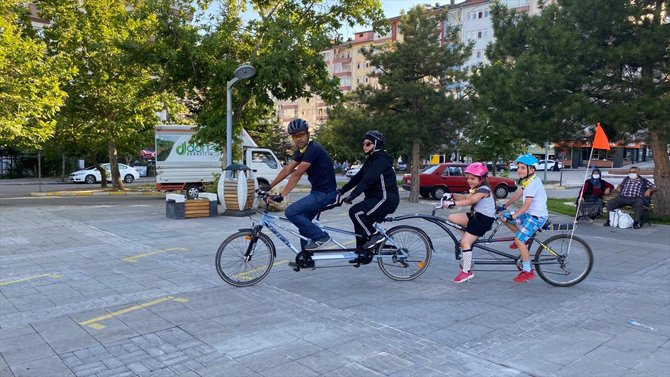 dugun-toreninde-gelin-ve-damada-arkadaslarindan-bisikletli-surpriz-2.jpg