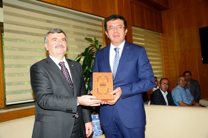 ekonomi-bakani-nihat-zeybekci-konyada--(2).jpg