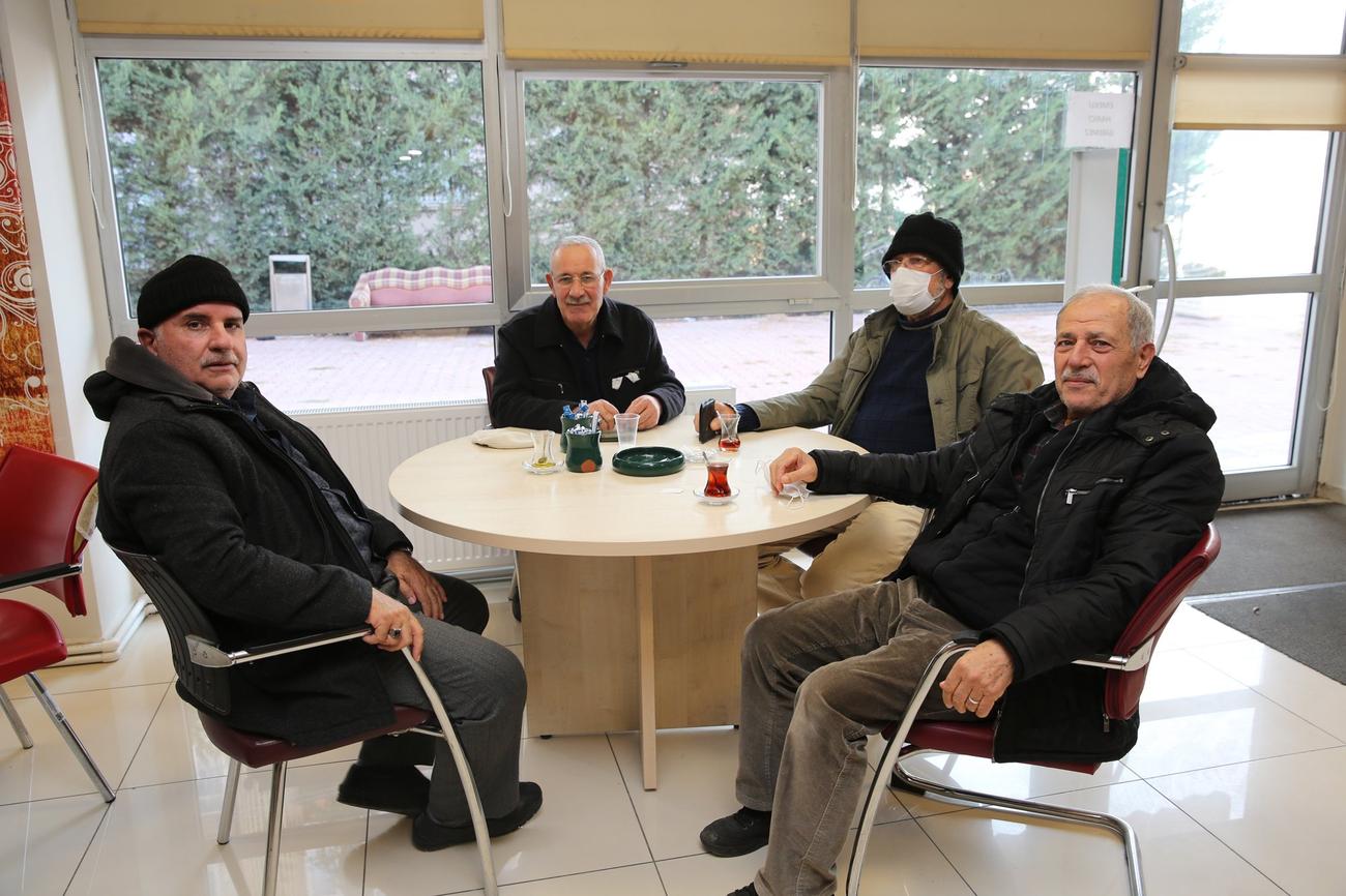 emekli-lokalleri-yogun-ilgi-goruyor-5.jpg