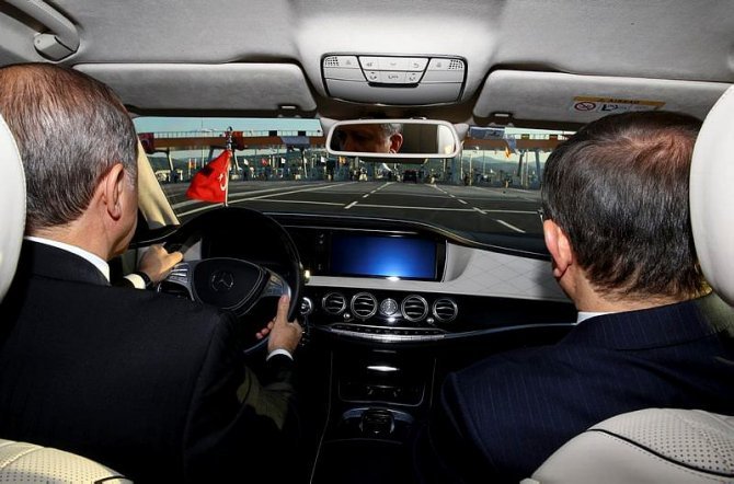 erdogan-ile-davutoglu-osman-gazi-koprusunden-gecti-1.jpg
