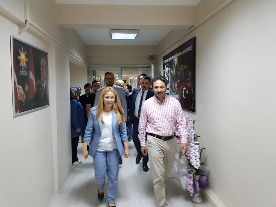 esin-kara-ak-parti-ziyaret-1.jpg