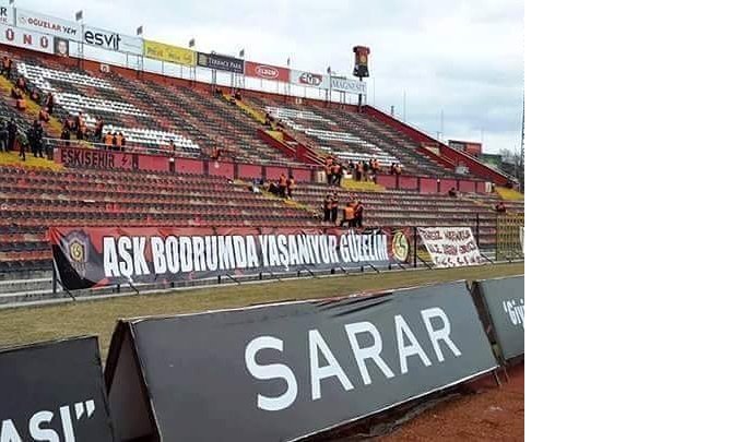 eskisehir-taraftarinin-pankarti-amedsporu-cildirtti-2.jpg eskisehir-taraftarinin-pankarti-amedsporu-cildirtti-2.jpg