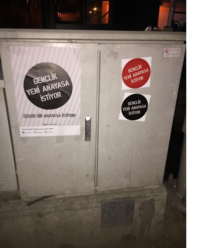 genclik-yeni-anayasa-istiyor--(2).jpg