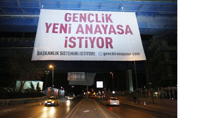 genclik-yeni-anayasa-istiyor--(3).jpg