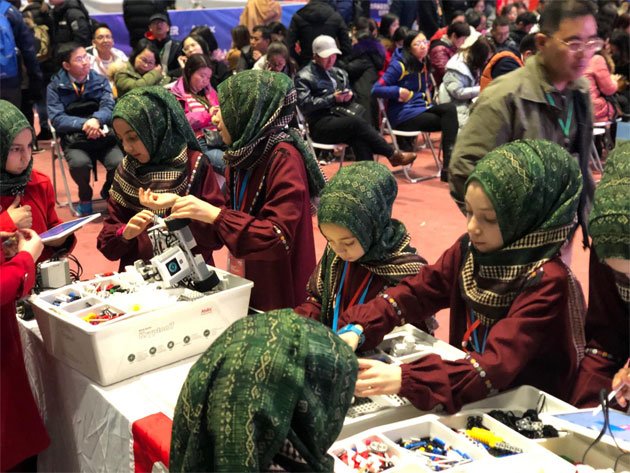 hafiz-kizlar-konyayi-gururlandirdi!-cindeki-robot-yarismasinda-odul-aldilar3.jpg