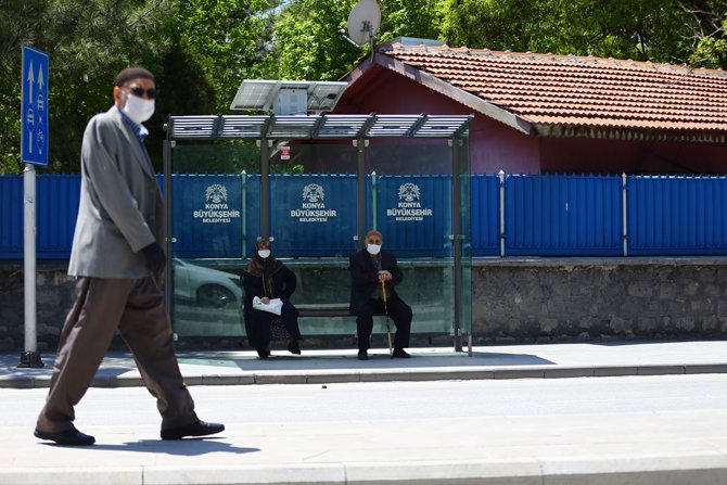 ic-anadoluda-65-yas-ve-uzerindekiler-guzel-havanin-keyfini-cikardi-4.jpg