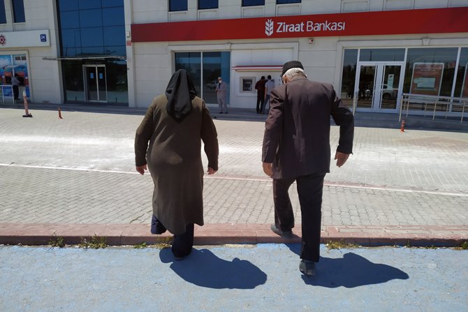 ic-anadoluda-65-yas-ve-uzerindekiler-guzel-havanin-keyfini-cikardi-8.jpg