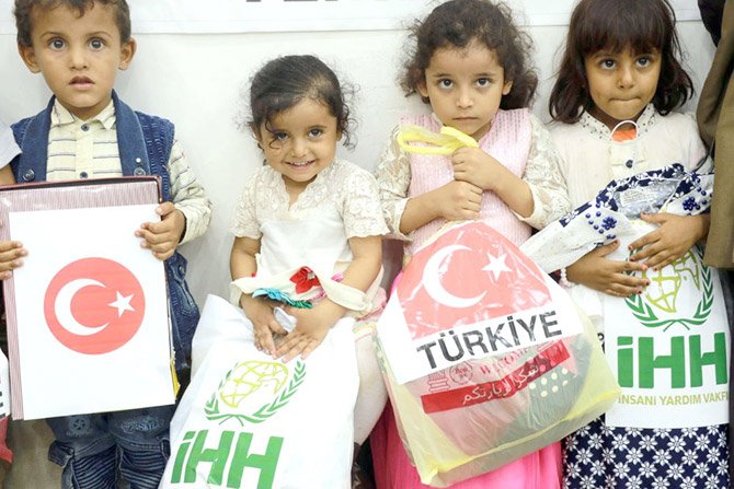 ihh-yetimlerin-yaninda-2.jpg