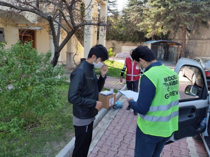 iki-dogu-iki-batidan-170-ogrenci-evine-gida-kolisi-5.jpg