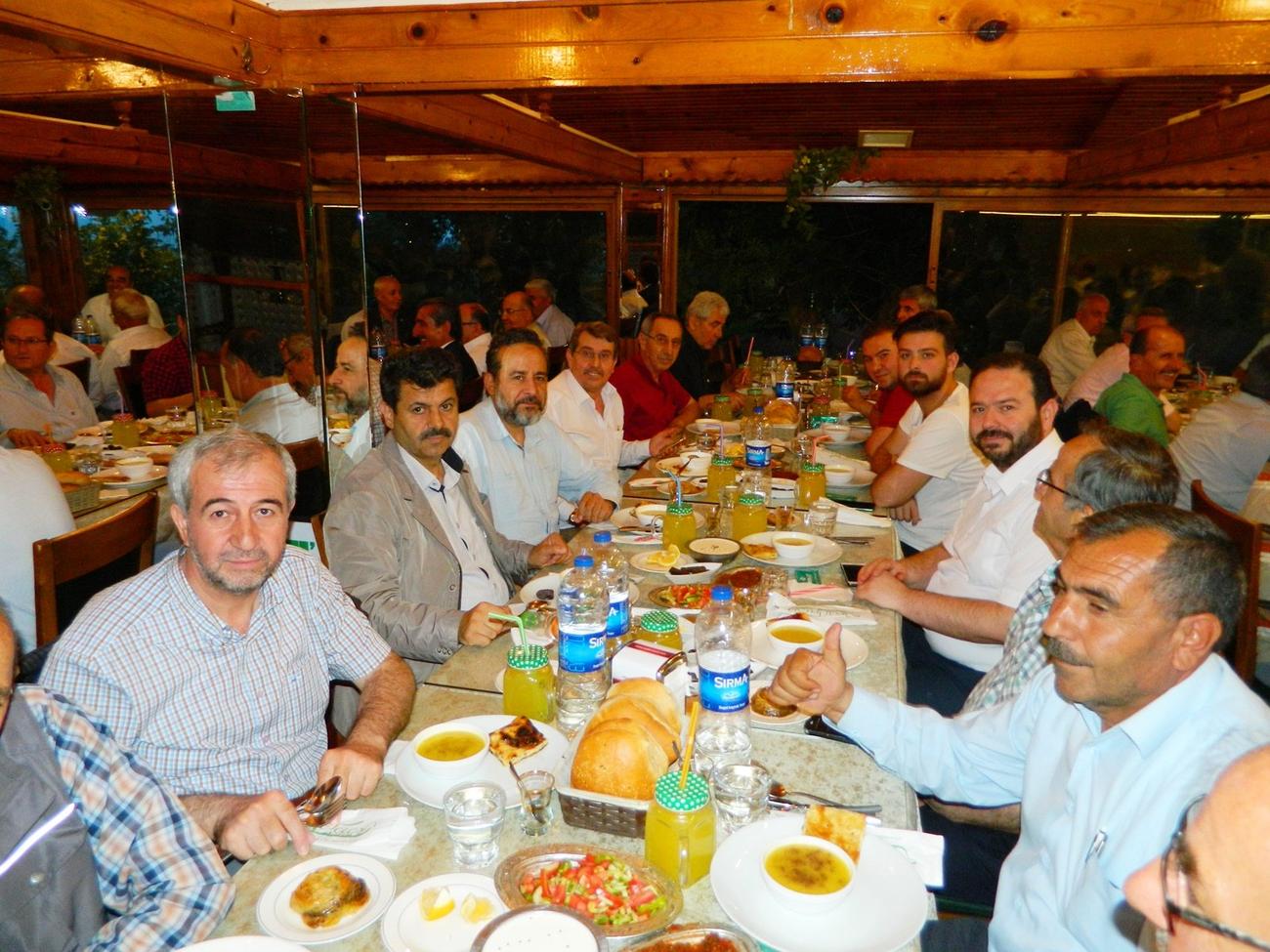 il-genel-meclisi-uyeleri-iftarda-bulustu-5.jpg