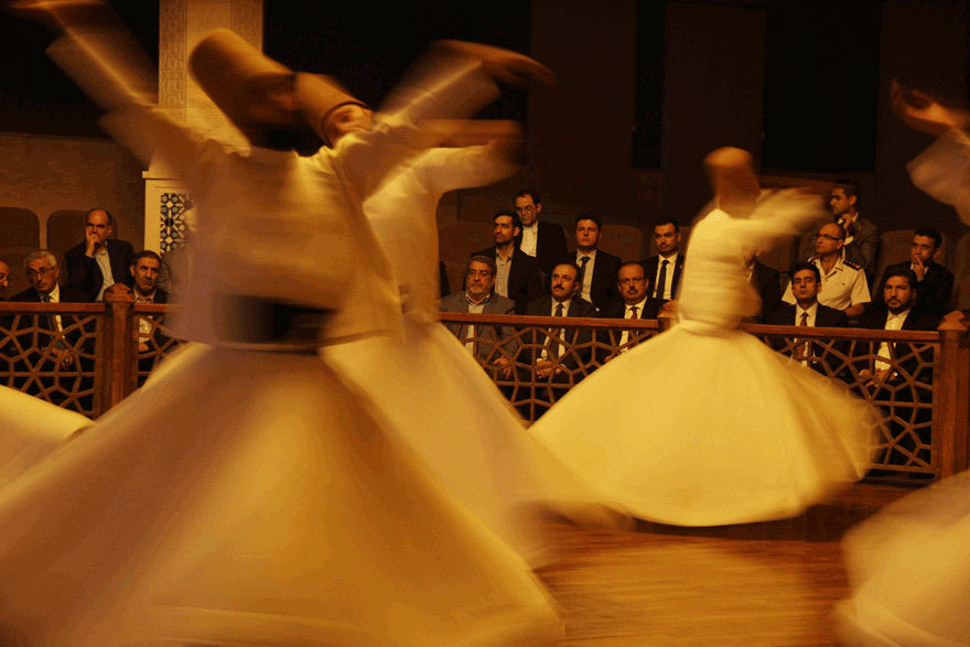 iranli-bakanin-mevlana-hayranligi-haber-(3).gif