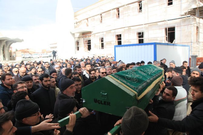 ismail-kocun-babasi-topraga-verildi-2.jpg