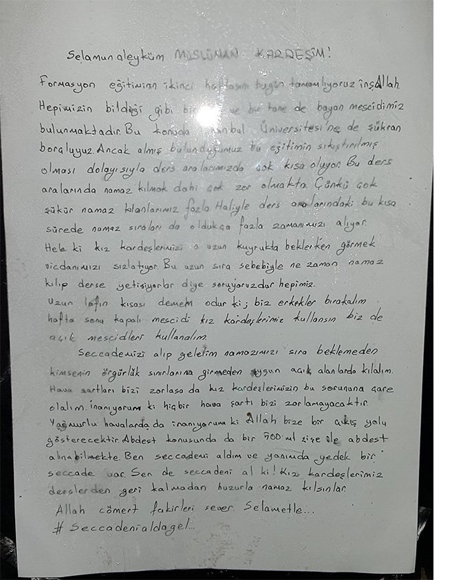 istanbul-universitesi-mescidinin-kapisinda-anlamli-mektup-0.jpg
