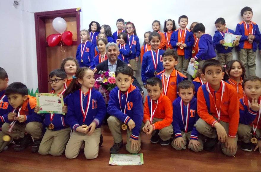 izzet-bezirci-ilkokulunda-okuma-bayrami-(3).jpg
