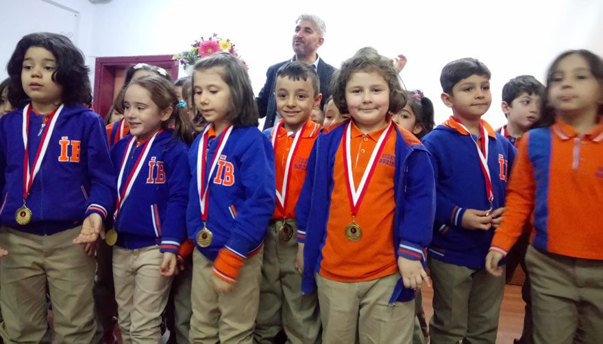 izzet-bezirci-ilkokulunda-okuma-bayrami-(4).jpg