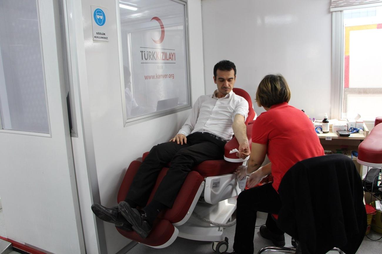 karatay-belediyesi-calisanlarindan-kan-bagisina-tam-destek-(2).jpg