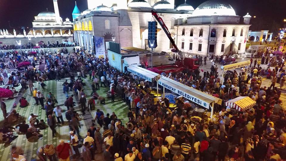 karatay-belediyesi-geleneksel-kadir-gecesi-ikramini-gerceklestirdi-(2).jpg
