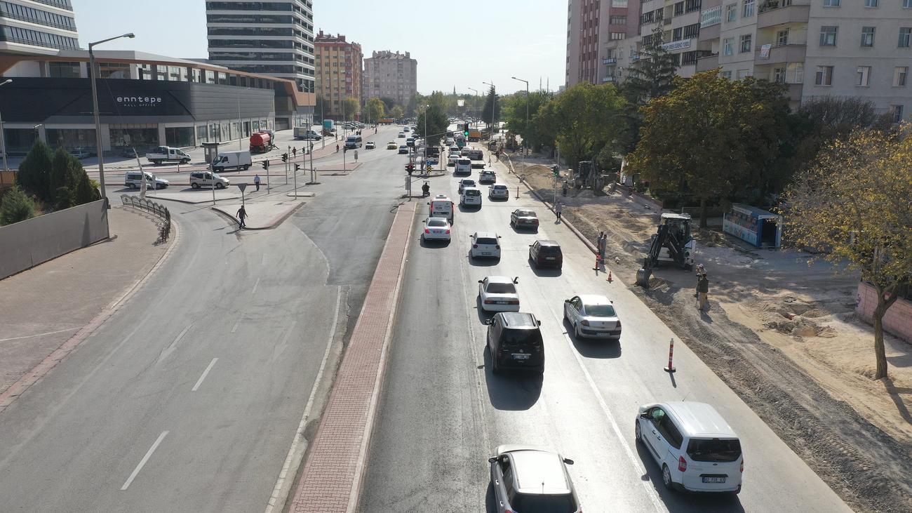 kavsak-duzenlemeleri-trafigi-rahatlatiyor-1.jpg