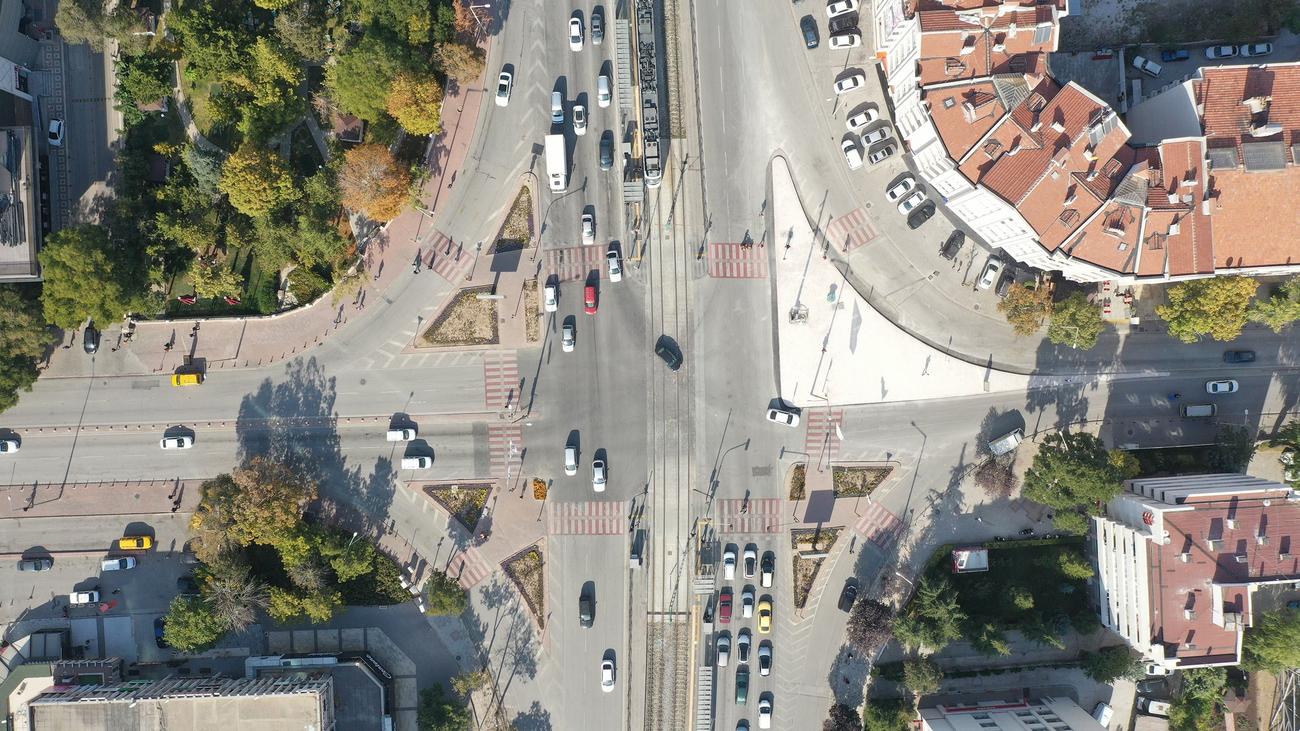 kavsak-duzenlemeleri-trafigi-rahatlatiyor-5.jpg
