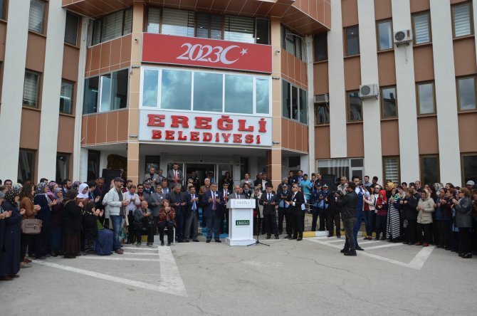 kazada-annesiyle-birlikte-olen-belediye-calisani-icin-toren--(1).jpg