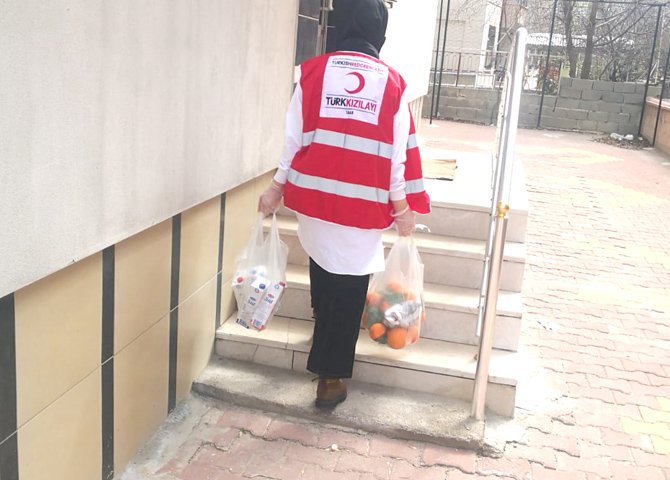 kizilay-karatay-yaslilara-yardim-3.jpg