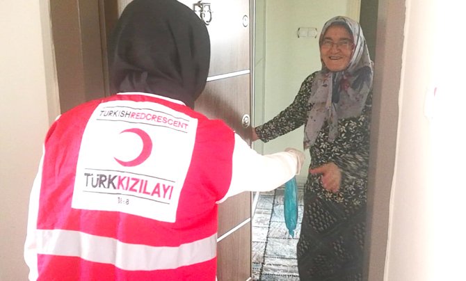 kizilay-karatay-yaslilara-yardim-4.jpg