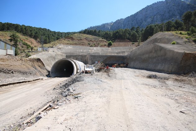 konya-antalya-arasini-kisaltacak-yolda-ikinci-tunel-calismalari-basladi1.jpg