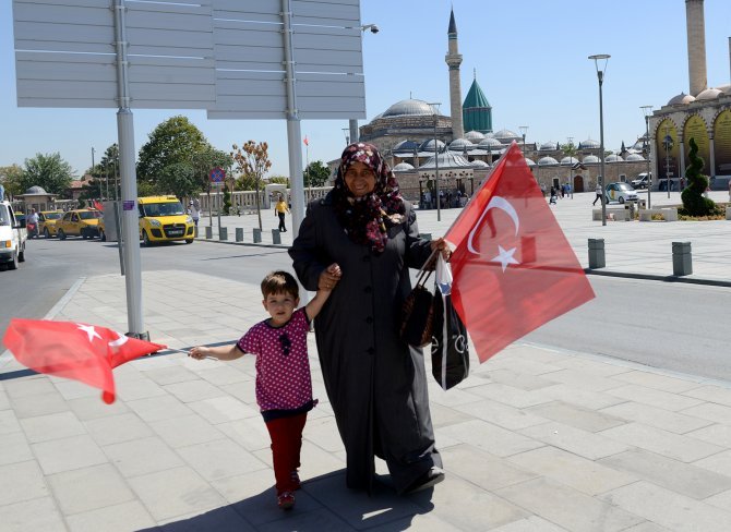 konya-bayraklarla-donatiliyor-2.jpg