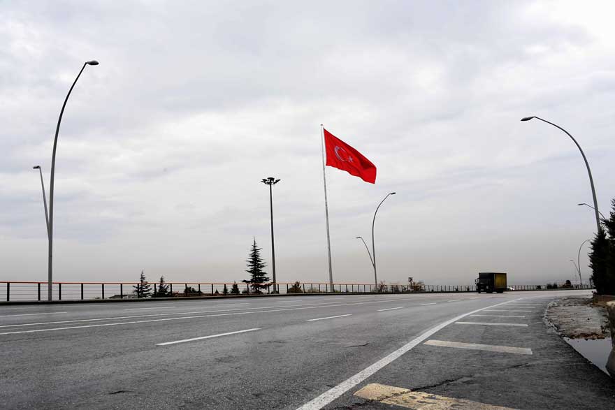 konya-buyuksehirden-akyokusa-dev-turk-bayragi!-(6).jpg