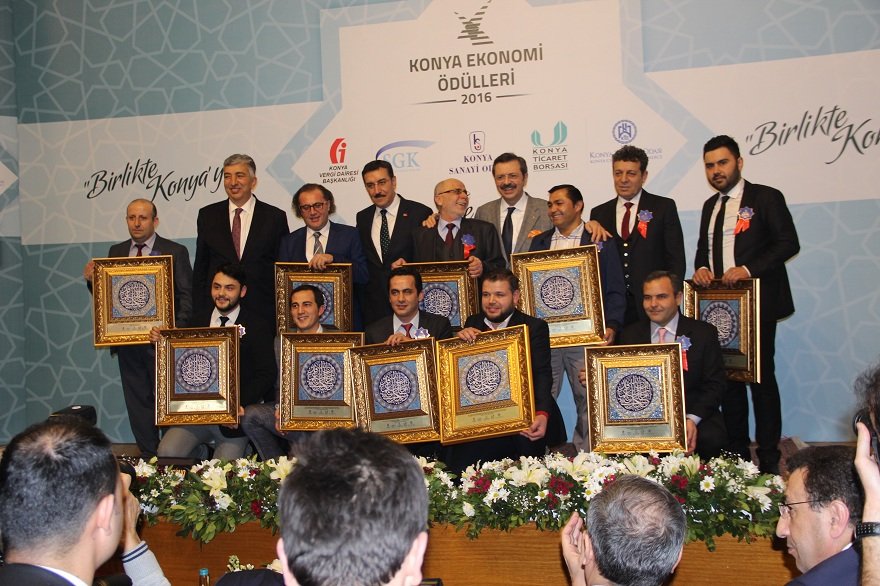 konya-ekonomi-odulleri-sahiplerini-buldu--(2).jpg