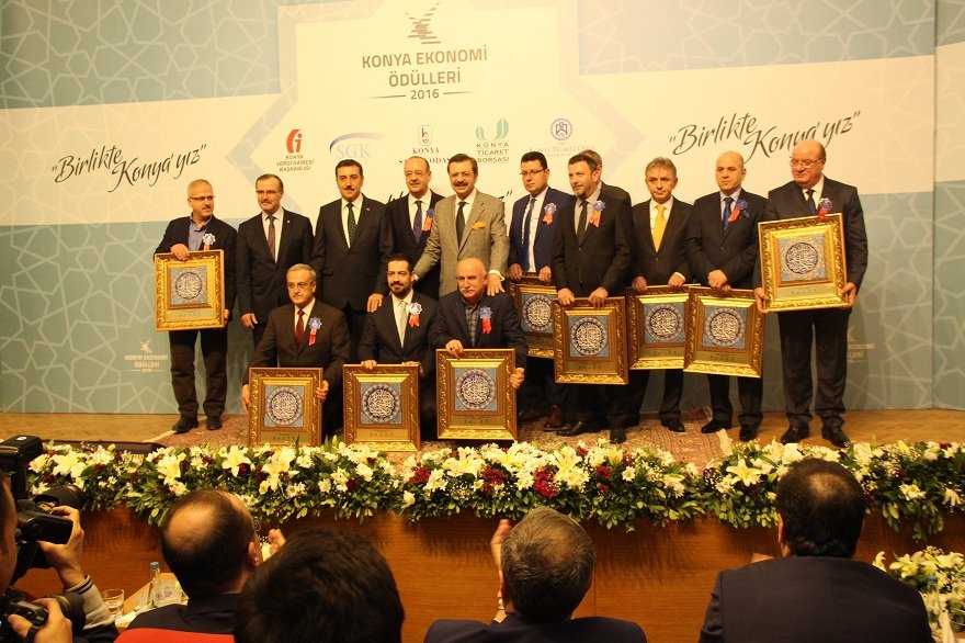 konya-ekonomi-odulleri-sahiplerini-buldu--(3).jpg