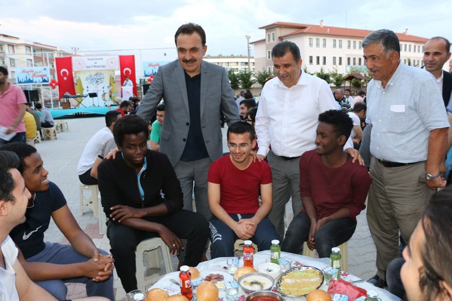 konya-gsim-yurtta-kalan-ogrencilere-iftar-yemegi-verdi-1.jpg