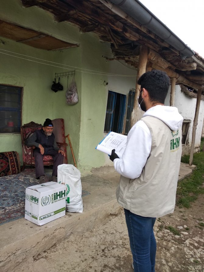 konya-ihhdan-ihtiyac-sahibi-ailelere-yardim-4.jpeg