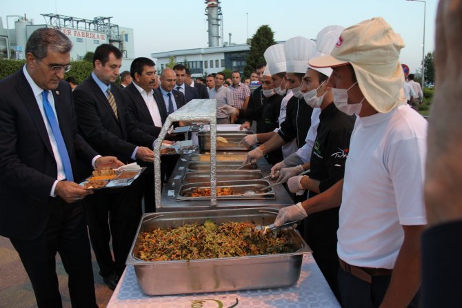 konya-seker-ailesi-iftarda-bulustu-1-(1).jpg