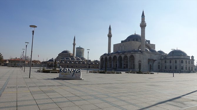 konya-ve-cevre-illerde-sokaga-cikma-kisitlamasi-sonrasi-sessizlik-hakim-oldu-1.jpg