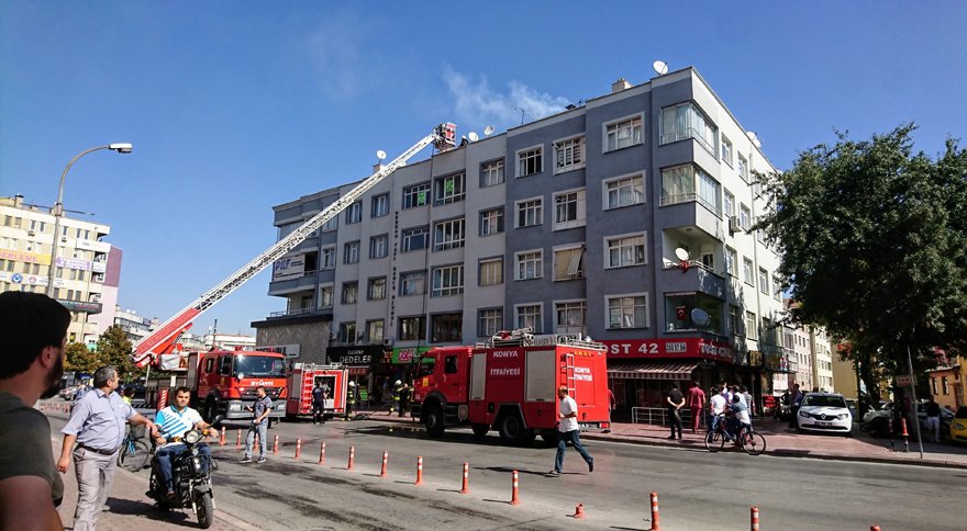 konyada-4-katli-binanin-bacasinda-cikan-yangin-korkuttu2.jpg