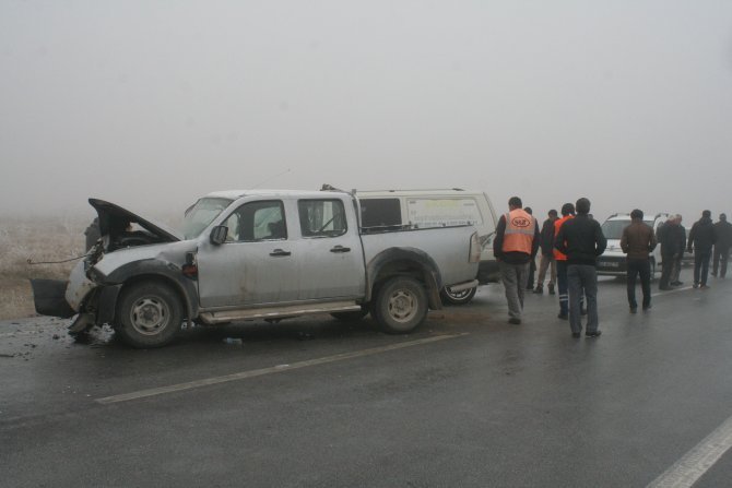 konyada-komyonet-ile-minibus-carpisti-2.jpg