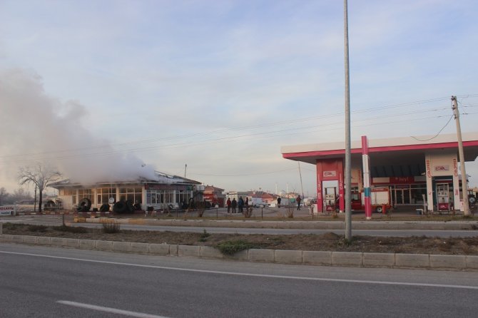 konyada-oto-lastik-tamirhanesinde-yangin-cikti-3.jpg