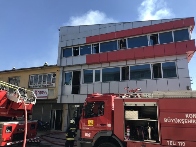 konyada-tekstil-atolyesinin-catisinda-yangin-3.jpg