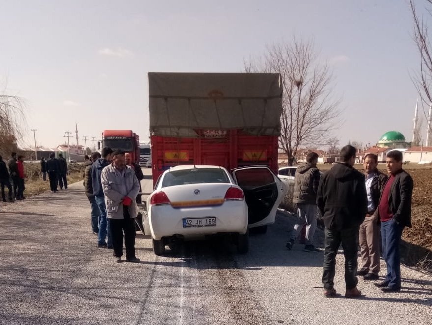 konyada-tira-carpan-otomobilin-surucusu-hayatini-kaybetti-2.jpg