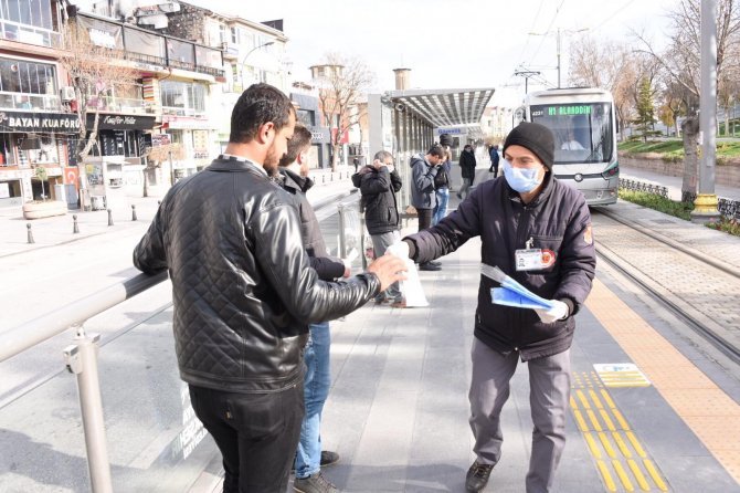 konyada-toplu-ulasimda-maske-dagitimi-basladi-5.jpg