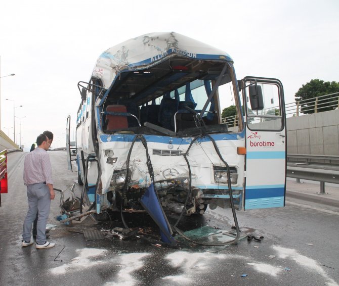 konyada-zincirleme-trafik-kazasi-4.jpg