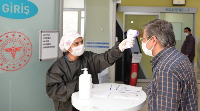 konyadaki-hastanelerde-yeni-normal-donem-basladi-2.jpg